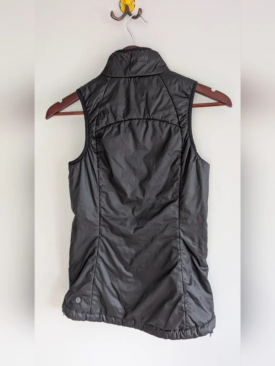Lululemon | Layer Up Vest, Reversible Black Vest, Size 2 - Picture 4 of 14